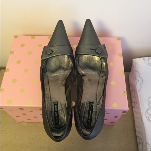 Claudia Ciuti Pewter pump w button - Picture 8 of 8
